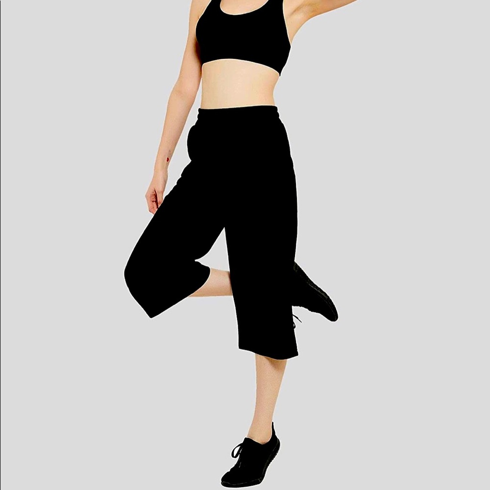 19” Bootleg yoga capri workout/lounge pants with pockets. Dark gray heather